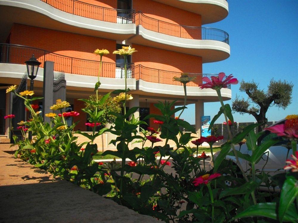 B&B Hotel Pomezia Cortese Экстерьер фото