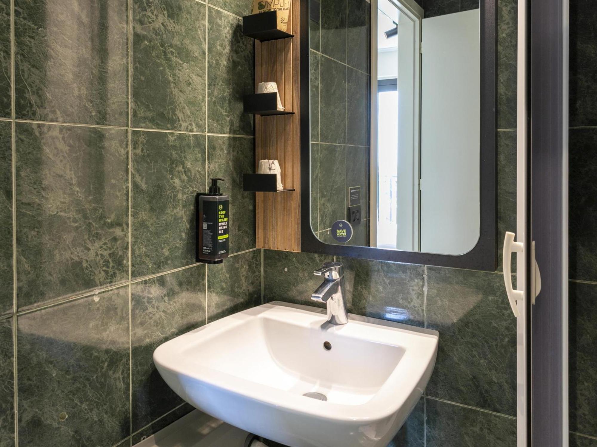 B&B Hotel Pomezia Cortese Экстерьер фото