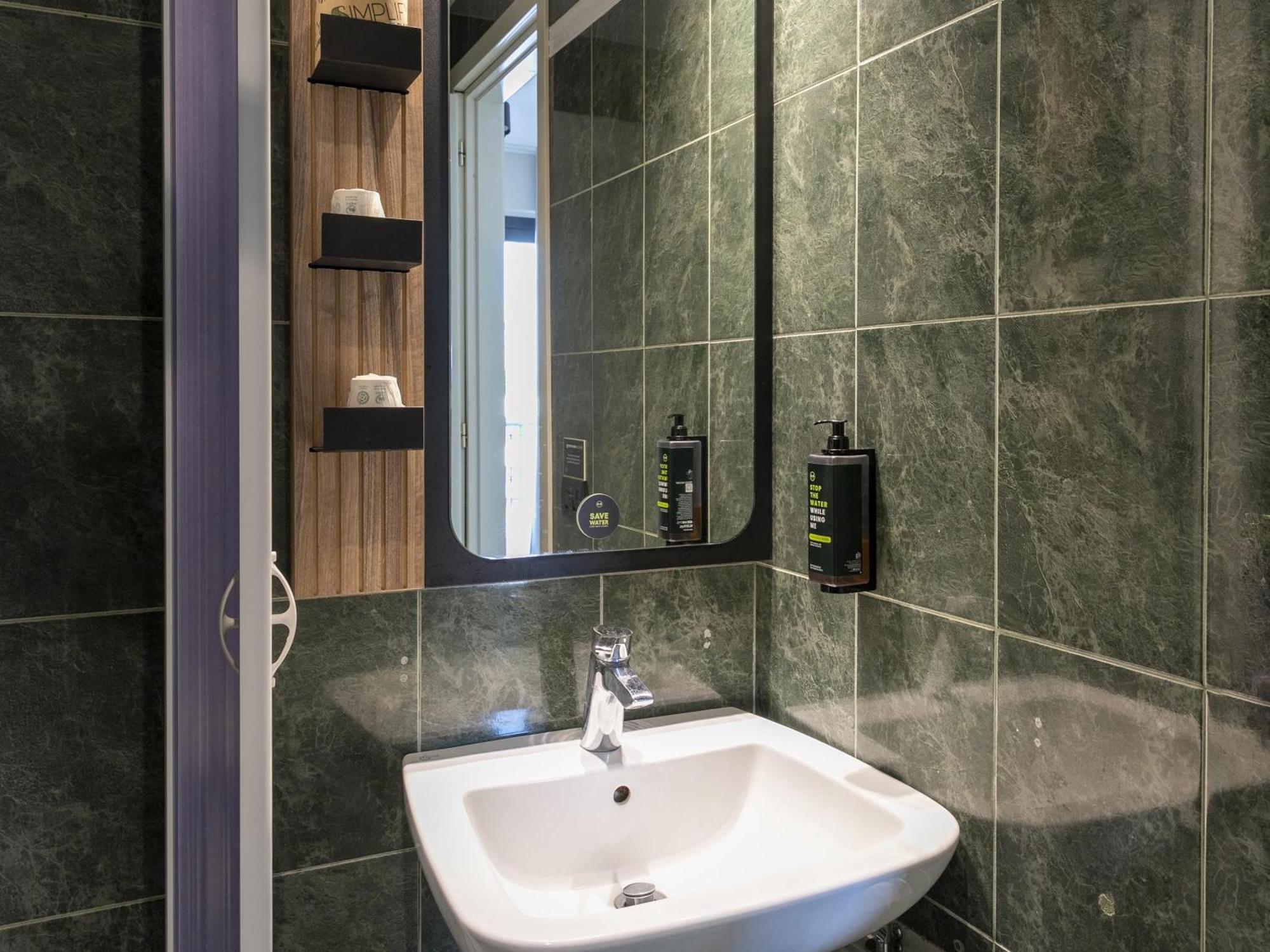 B&B Hotel Pomezia Cortese Экстерьер фото