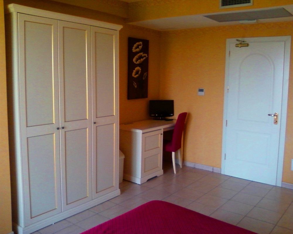 B&B Hotel Pomezia Cortese Экстерьер фото